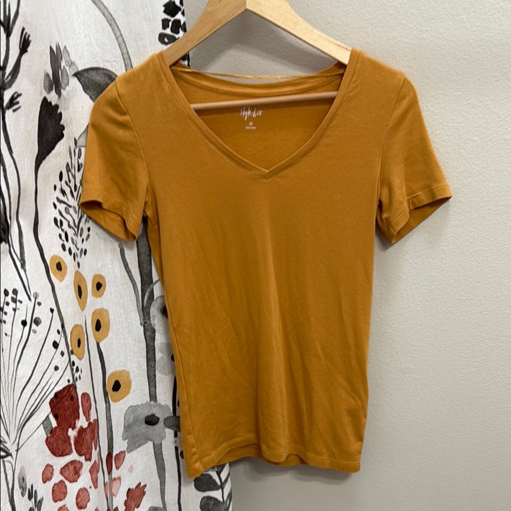 Women’s Style & Co. Mustard Yellow Fitted V-Neck Short Sleeve T-Shirt. Size XS - Picture 3 of 11